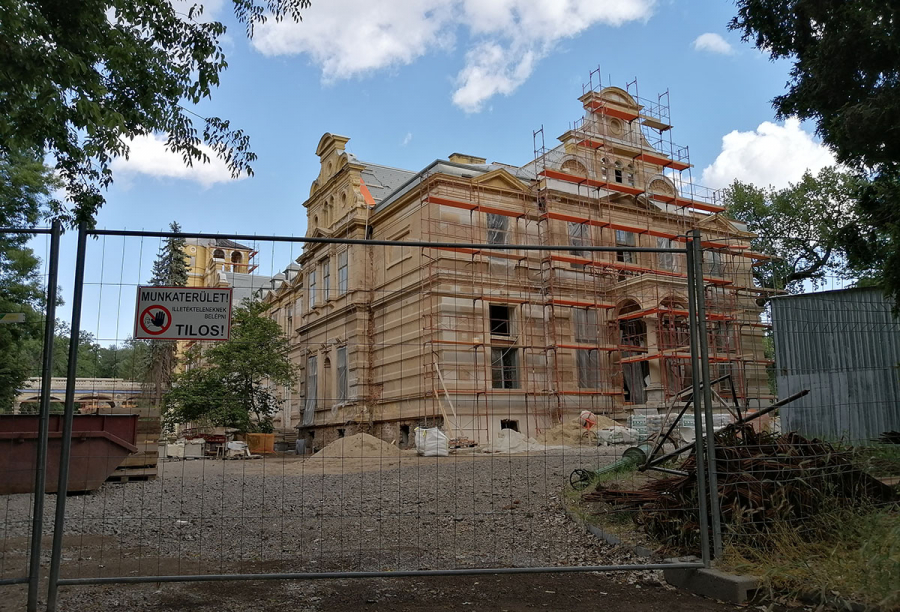 Félúton a szabadkígyósi Wenckheim-kastély felújítása